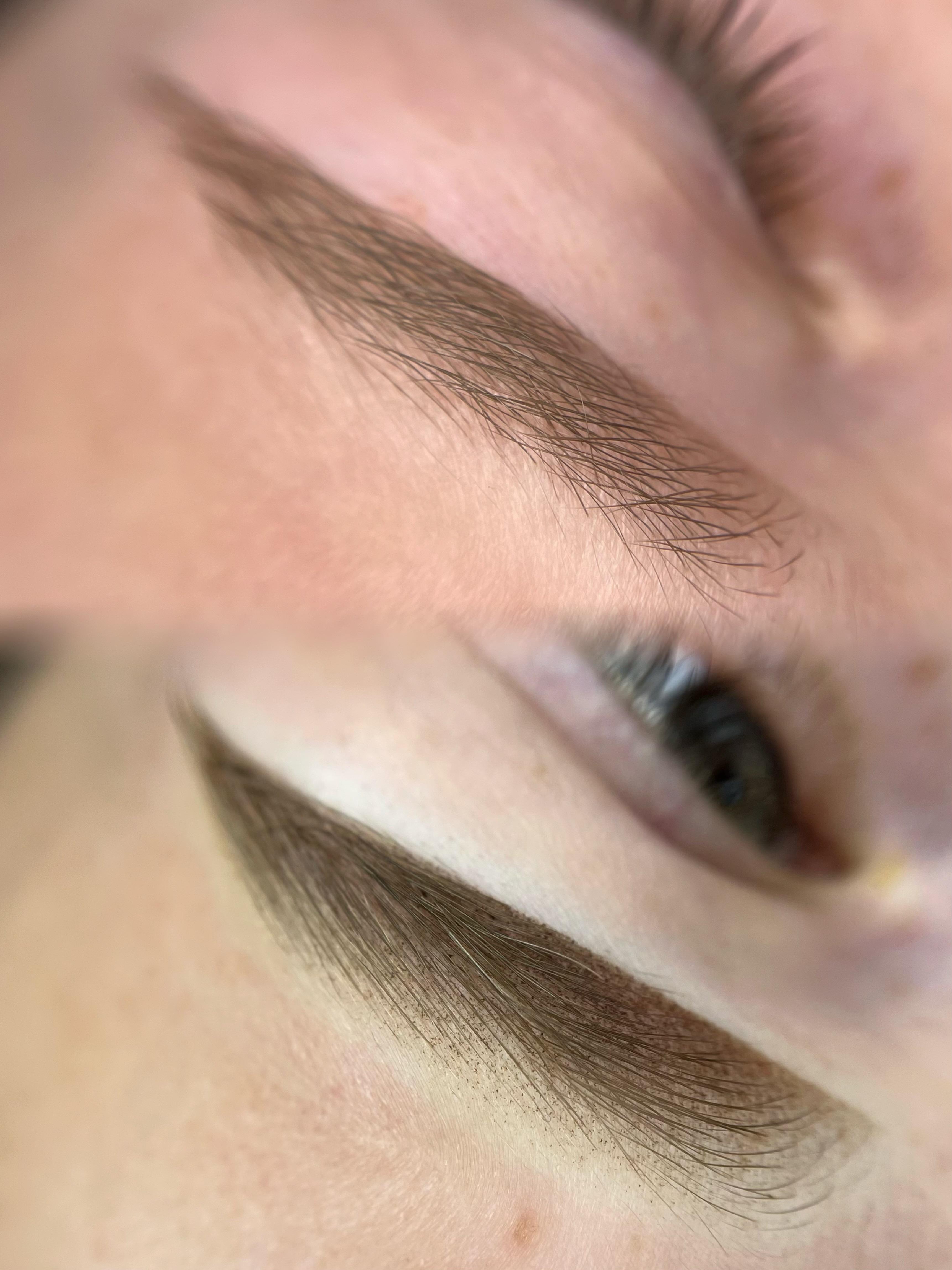 Powderbrows, direct na de behandeling & genezen